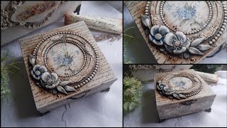 Vintage jewelry box 💙