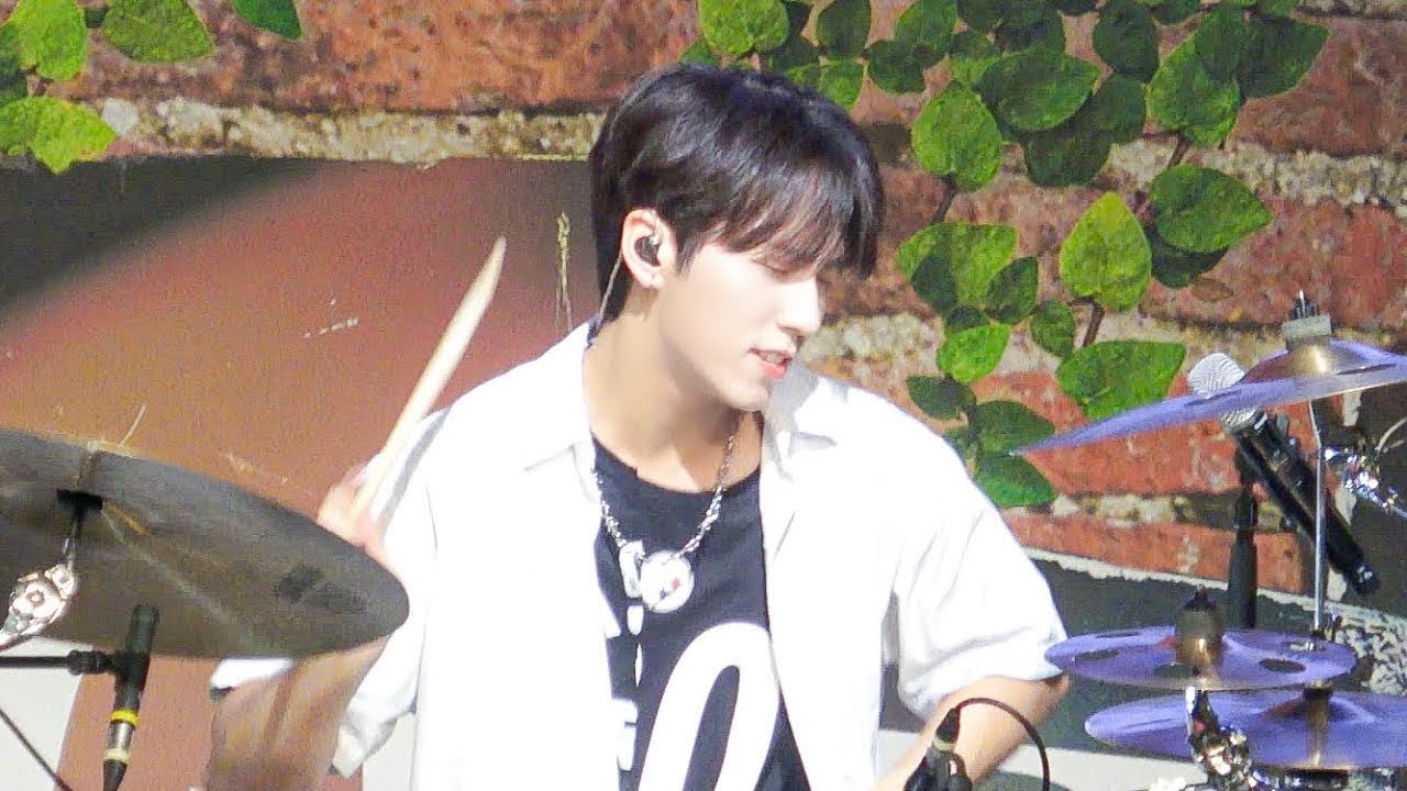 [4K] 230715 팬미팅 'Welcome To The Black Parade(cover)' 건일 직캠 엑스디너리히어로즈 Xdinary Heroes Gunil Focus