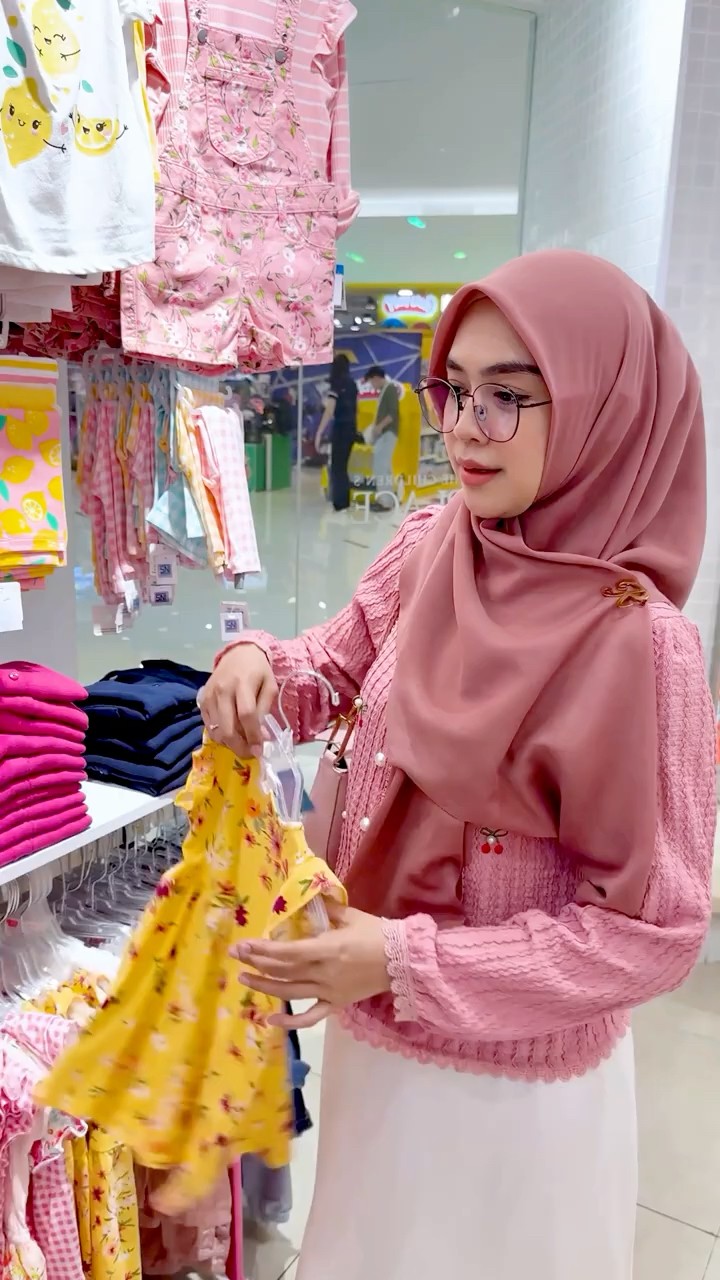 Bu Icis kalap beli OOTD Moana.. #riaricis