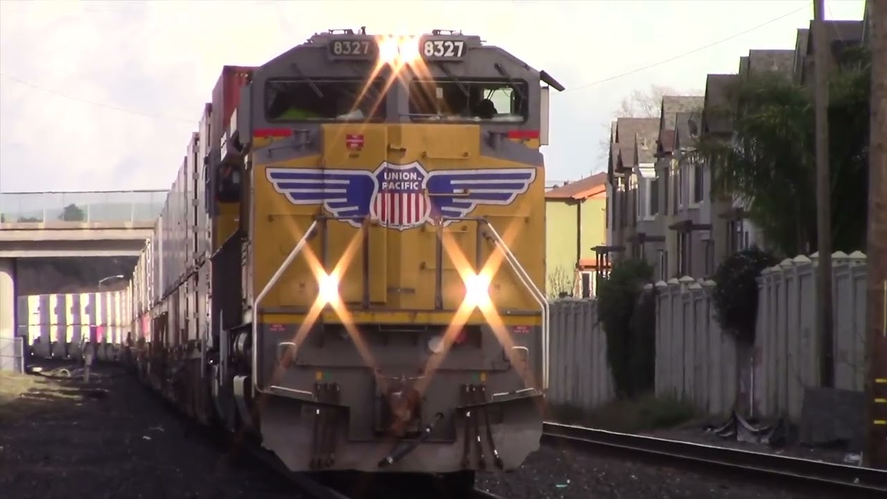 (60+ TRAINS) 25 Minutes of Union Pacific Trains ft Train Race, Power Move, & Double Stackers