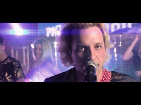 Carverton - Hollywood (Official Music Video)