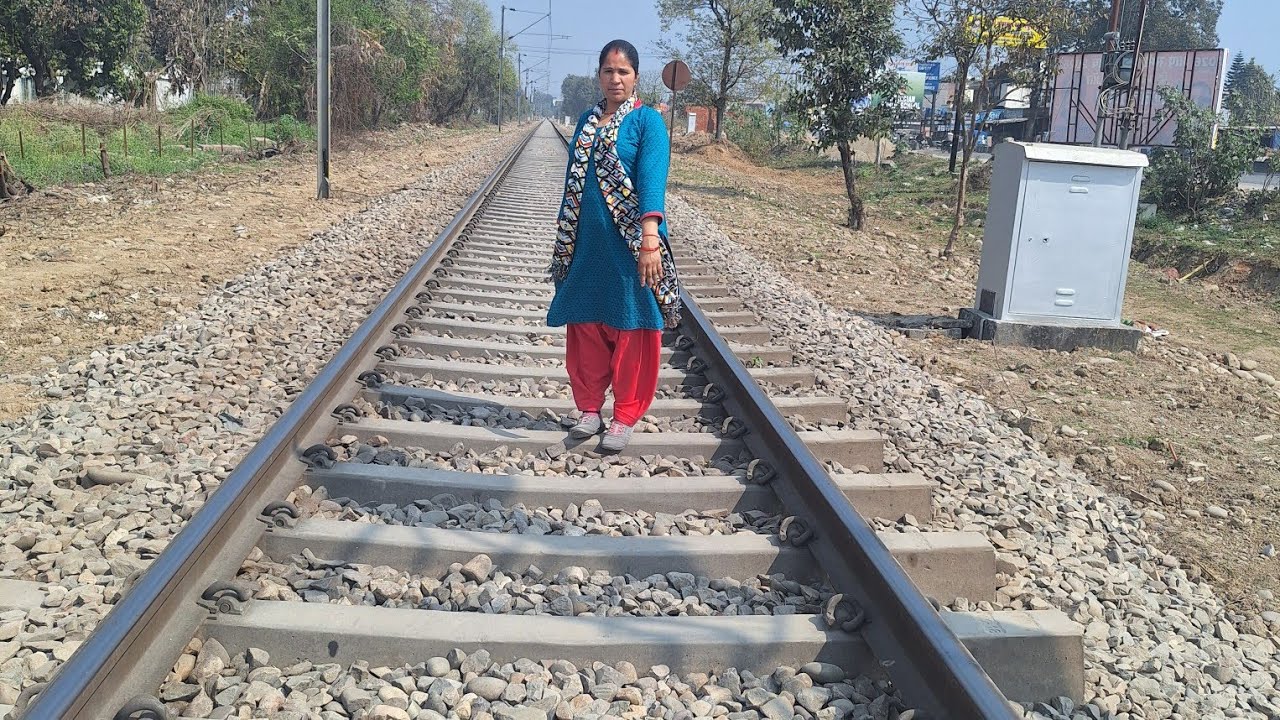 कैसी लग रही हैं ये टाइल्स? लाइव फीडबैक दीजिये Bimla Aru Negi  is live