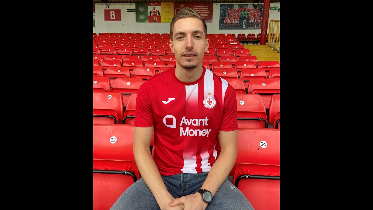 Lukas Browning signs for Bit O' Red