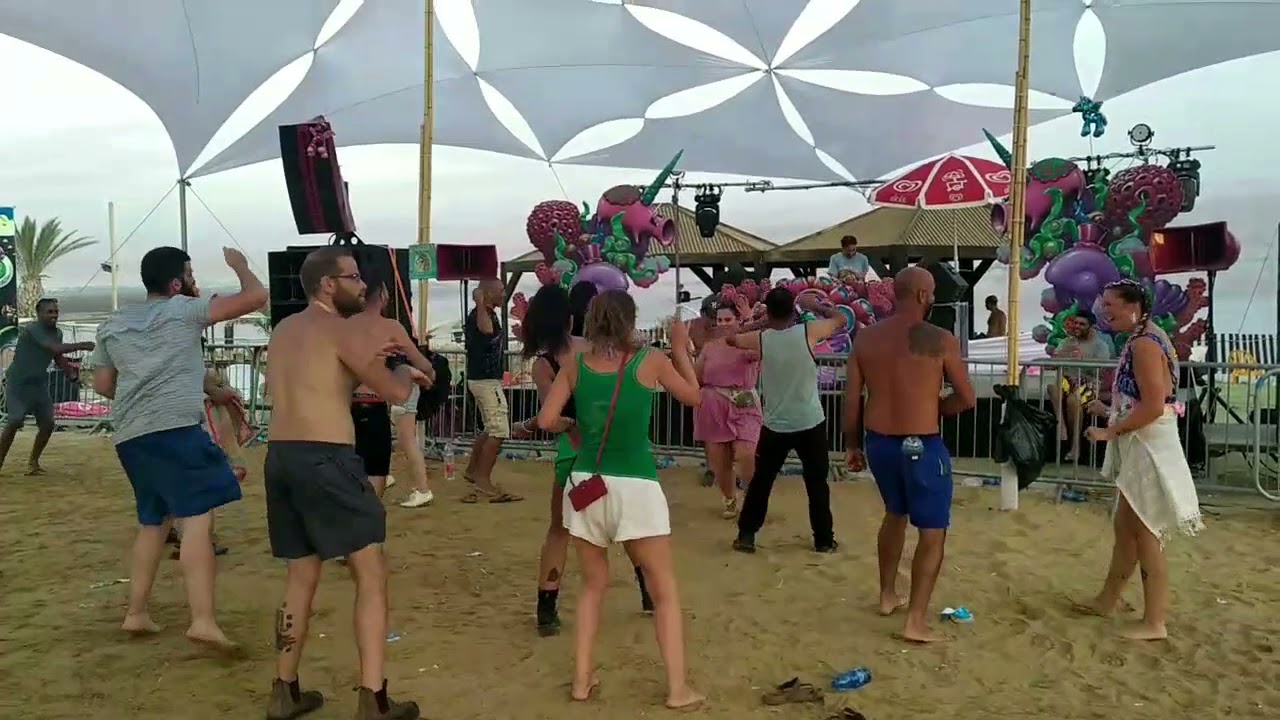 Bad Royale - One Puff (Organic Soup Remix) @ Unicorns Festival