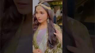 Andrea Jeremiah Glams Up As Gorgeous In Her Attire Latest Video