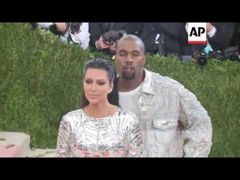 Vidéo: Kanye West Ouvrira 21 Pop-up Stores Pablo