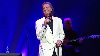 Video thumbnail of ""MAMA" - BJ Thomas - Riviera Theater - 10/13/2018"