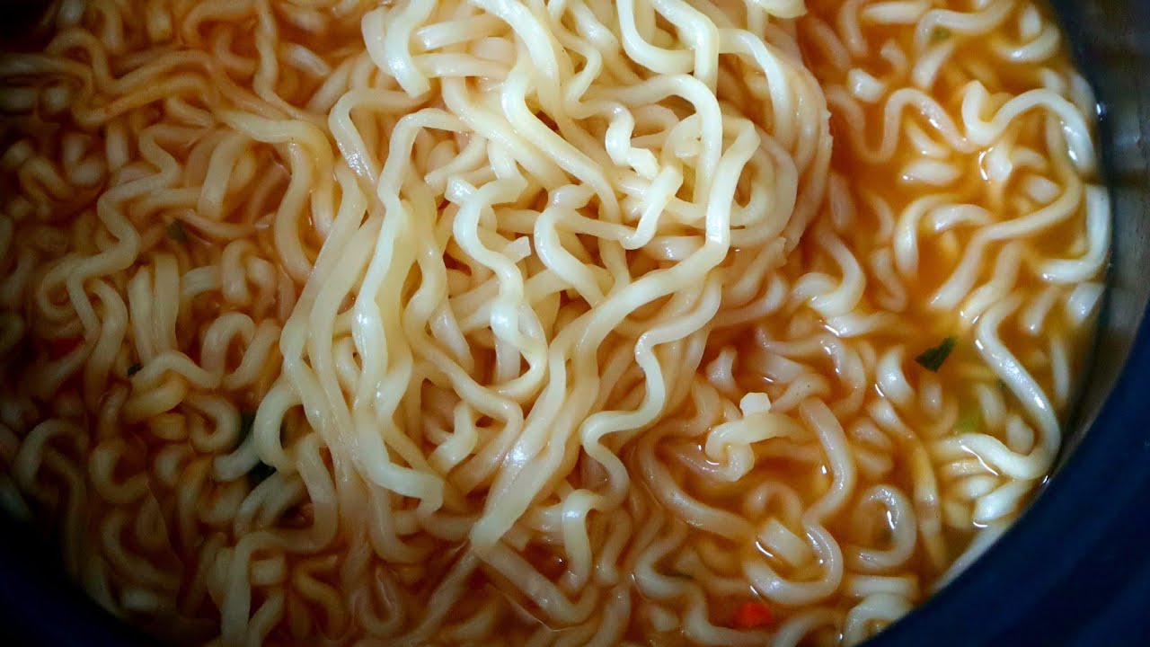 How to make the Pulmuone ramyun - spicy flavor and kimchi flavor in two ...