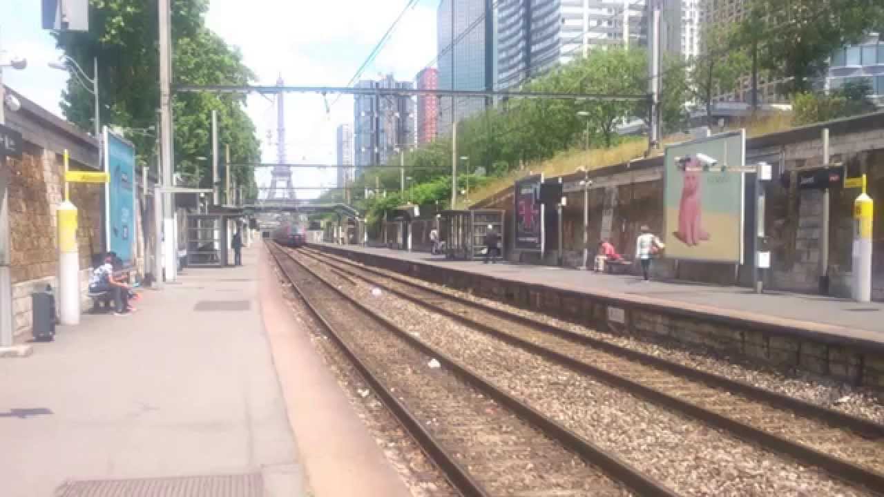 PARIS: Le RER C, La Tour Eiffel à la Station Javel. - YouTube