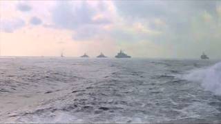 2006観艦式　さわぎり艦尾より