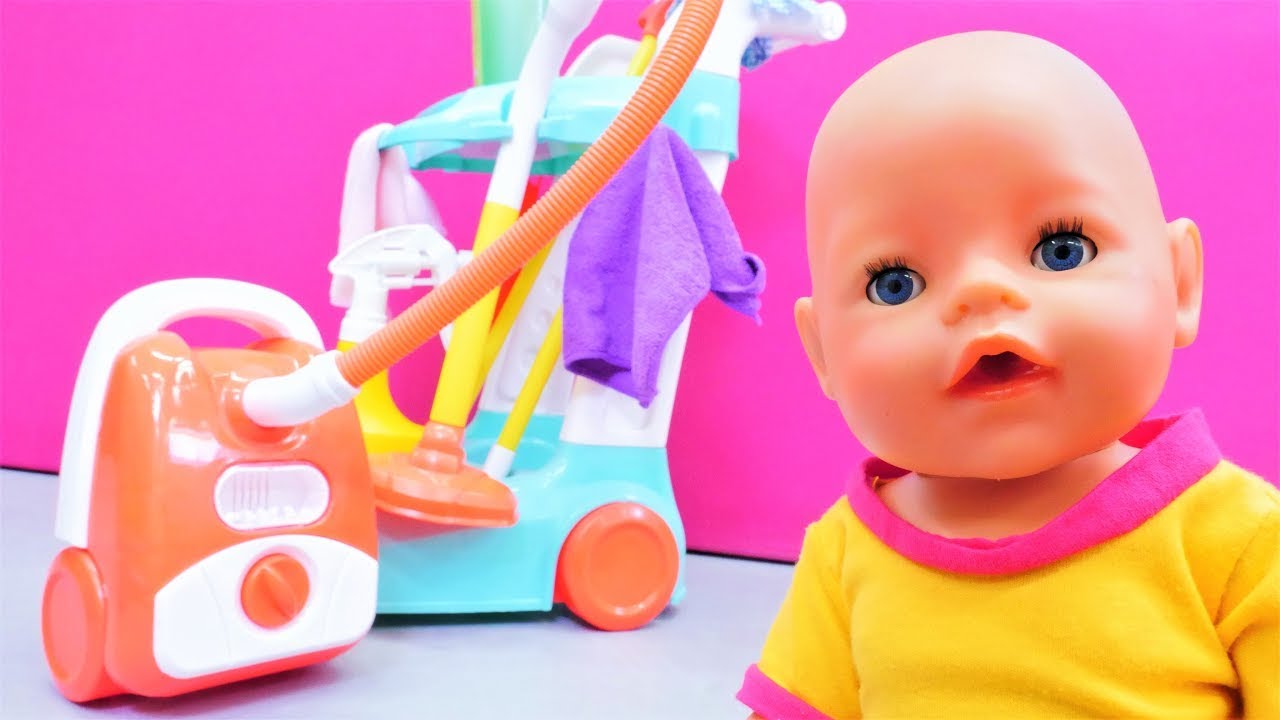 Puppen Video für Kinder. Die Baby Born Puppe lernt die Meerjungfrau kennen.