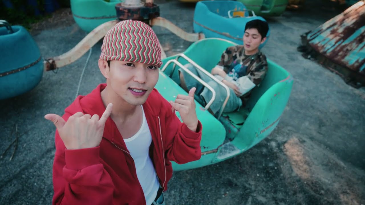 Guarda 이규진(Lee Kyujin), SUNGJEEN, Gmin - WALK (Official Music Video) su YouTube Guarda 이규진(Lee Kyujin), SUNGJEEN, Gmin - WALK (Official Music Video) su YouTube
