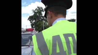 ОБНАРУЖИЛИ КОЗЯВКУ В НОСУ У ГАИШНИКА И ПРОВЕРИЛИ ВОЖДЕНИЕ АВТО У НЕГО ЖЕ