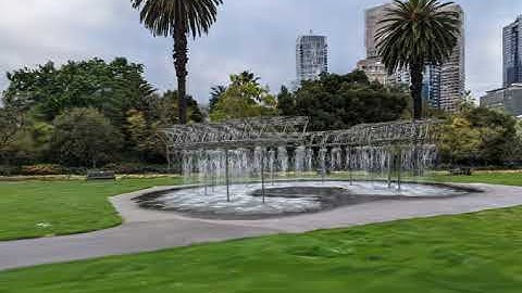Testing Gaussian Splatting (vast scene), Parliamentary Gardens and Fountain, Melbourne, Pixel 7 Pro