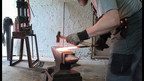 Making an Illerup Ådal inspired pattern welded spatha: Part 2 forge welding edge bars, tip and tang