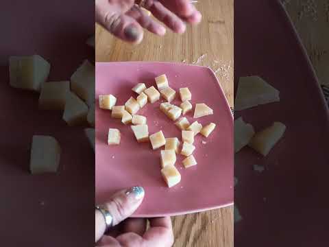 Video: Puoi mangiare la crosta di formaggio oka?