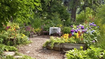 Charming Rustic Cottage Garden Corners – Create Mini Garden Vignettes in Small Yards