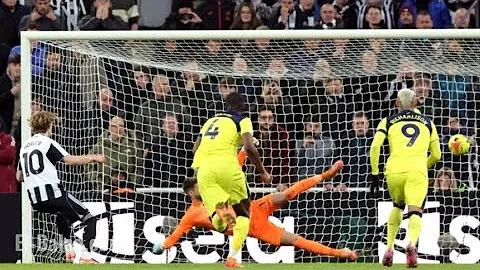 VAR Drama! Newcastle's Last-Minute Penalty vs Spurs Sparks Outrage