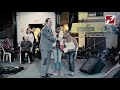EXTRAORDINÁRIO! Ela dormia com correntes e remédios