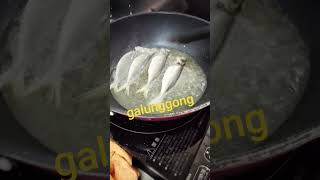 Download Lagu Fried galunggong #crunchyfish #deliciousfood #filipinofood #thankyousupporters #shortsfeed MP3