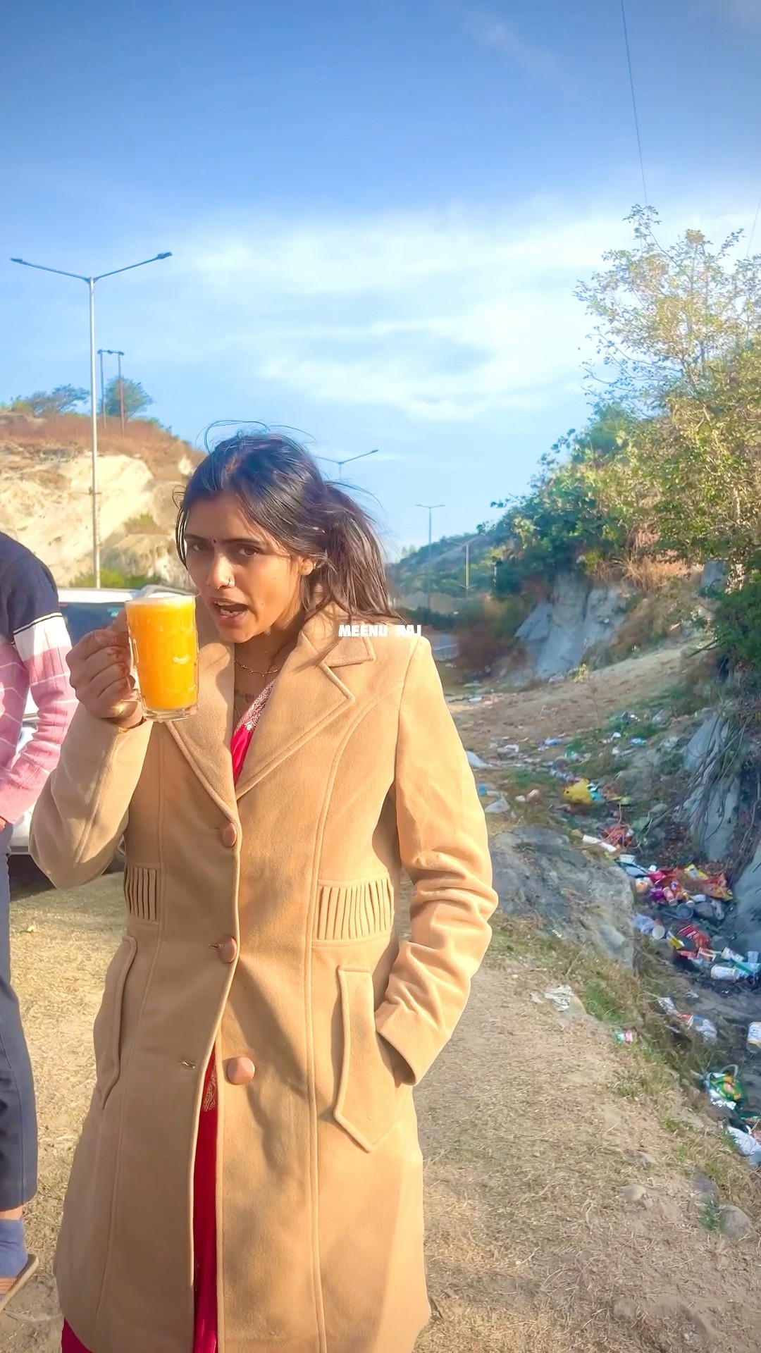 कश्मीर की घाटी में जूस पी रही हू ?#shorts