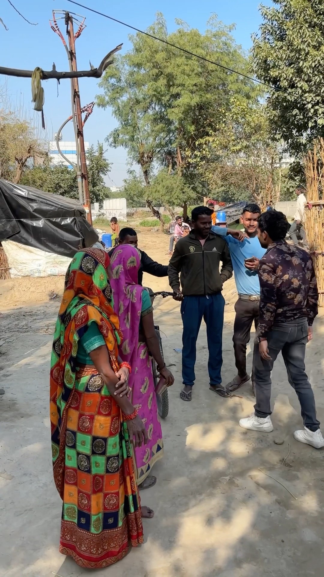 आँटी जी ने मुझे किया खिला दिया ?#humanity #respect #helping #trending #viralvideo #youtubeshorts?
