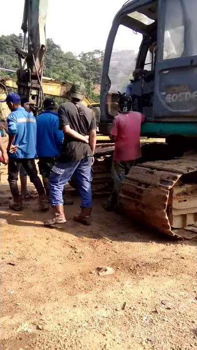 Bismillah... Sblm kerja ngrumpi dulu biar gak gagal fokus... Smngt para pengais rupiah... Losht gak