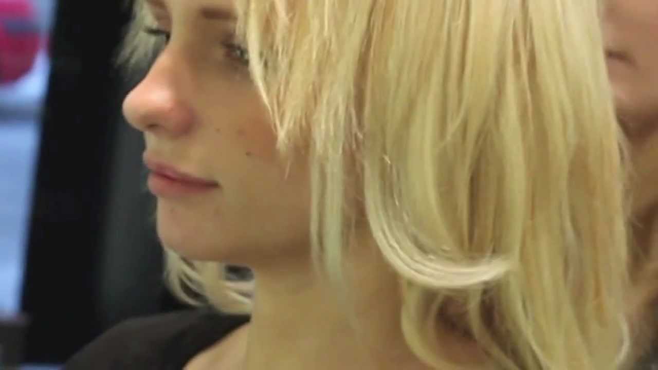 Paulina Danielsson (Paow) backstage hos frisören Salong Headzone