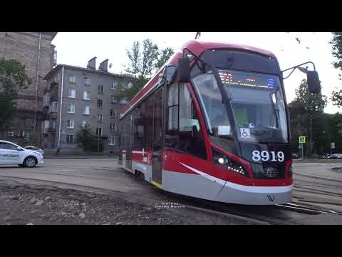 Video: Moderne trams in Moskou en St. Petersburg