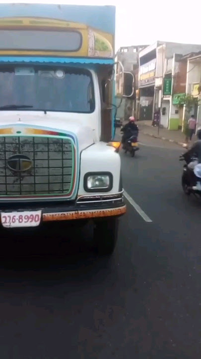 🤣🤣🔥✔වන් වේ එකේ රිවස් කරන අපුරු ලොරියක්