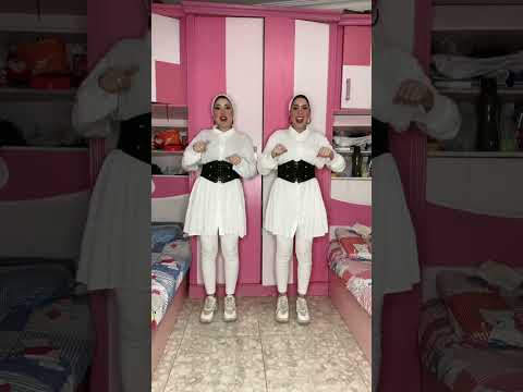 واقف علي القمة