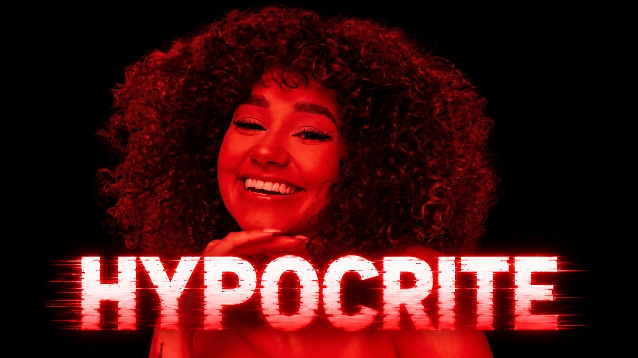 Affiche de Cette influenceuse est hypocrite et n'est pas franche : Léna Situations
