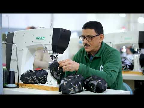 لو شفت الخطوات الي بيعدي بيها الكوتشي قبل ماتلبسه هتقدره بطريقه مختلفة