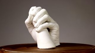 How To Make Your Own DIY Plaster Hand Mold