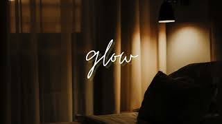 「glow ”静かに揺れる影と、そこに差し込むプレゼンス”