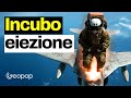 Il trauma di eiettarsi da un aereo: la fisica dell'espulsione da un caccia militare
