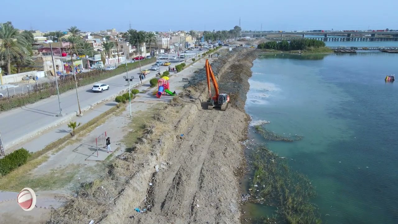 تقدم العمل:-  مدخل مدينة الصدر . الطريق الرابط بين الناصرية وناحية اور .  للعمل في  كورنيش المدينة