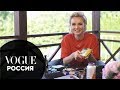 Что в сумке у Полины Гагариной? | Vogue Россия