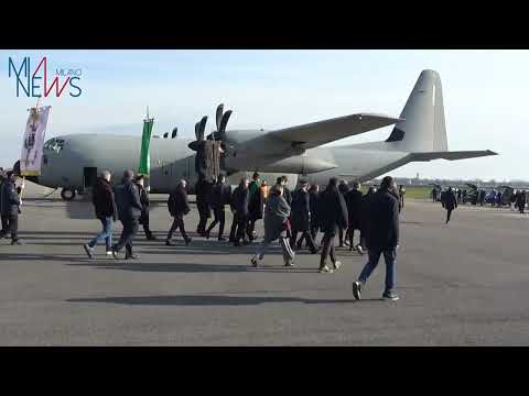 Video CRANS, ARRIVATO A LINATE VOLO CON SALME VITTIME: PRESENTI FAMIGLIARI E AUTORITÀ