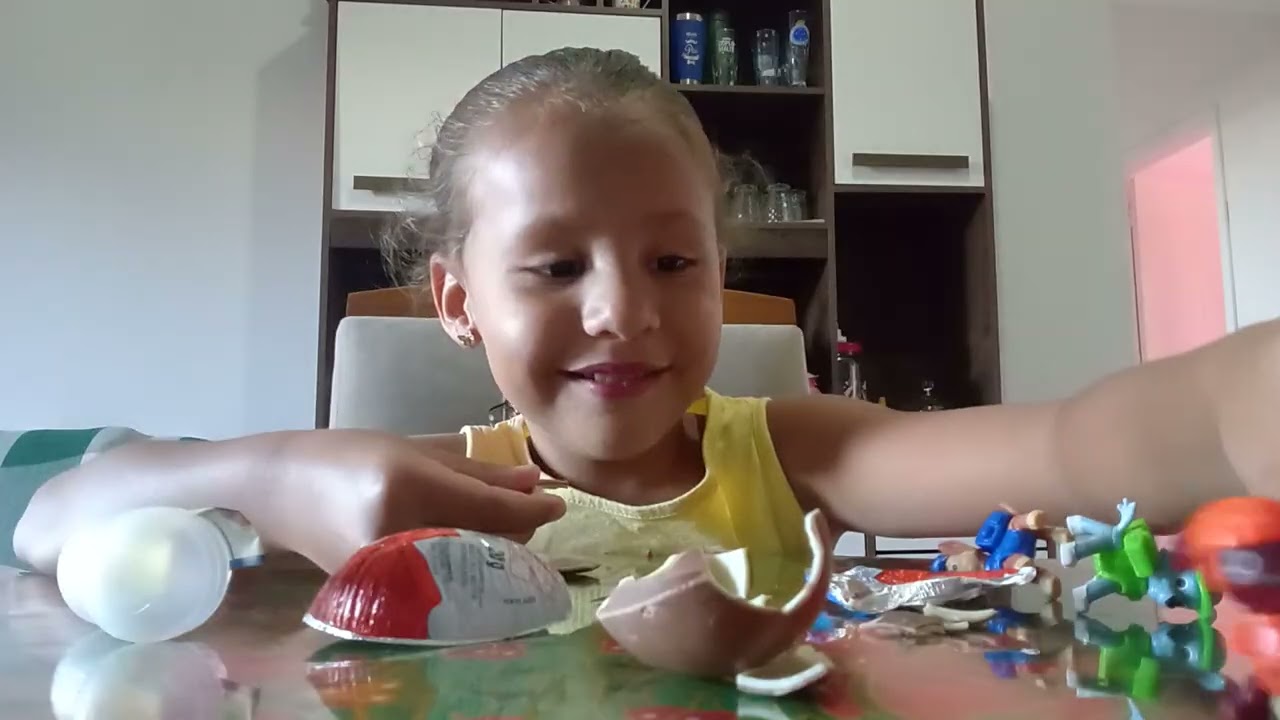 Abrindo patrulha canina do Kinder ovo com papai ❤️