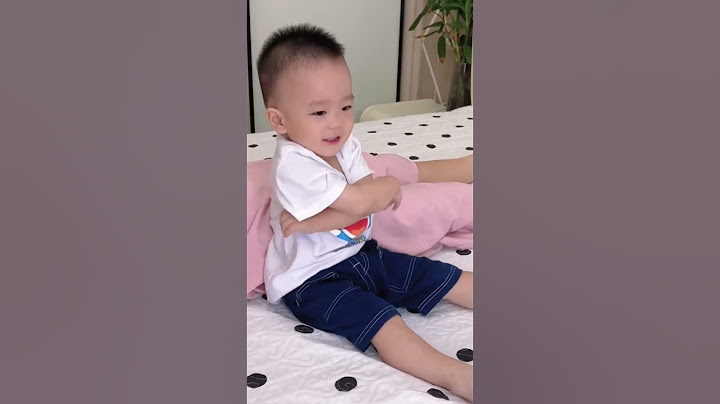 爸爸妈妈冷战，没想到儿子直接一脚把爸爸踢下了床，太好笑了！#萌娃#funny#cute