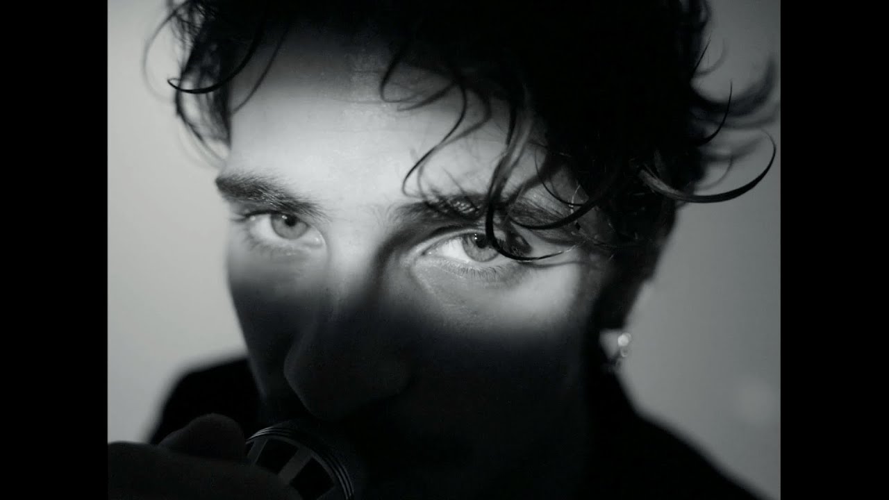 在 YouTube 上观看 SANTI FRANCESI - Signorino (Official Video) 在 YouTube 上观看 SANTI FRANCESI - Signorino (Official Video)