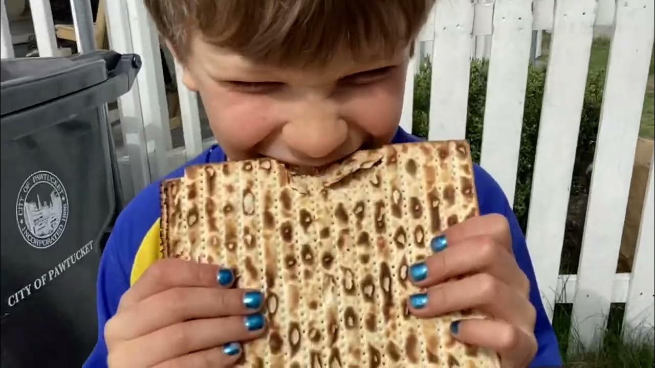 How to eat matzah the right way. YouTube