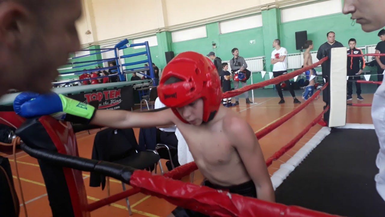 Кик бокс Козлодуй.  Червена каска😀