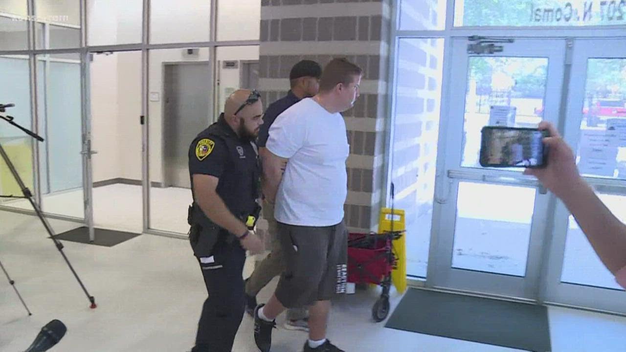 Man charged with impersonating a police officer - YouTube