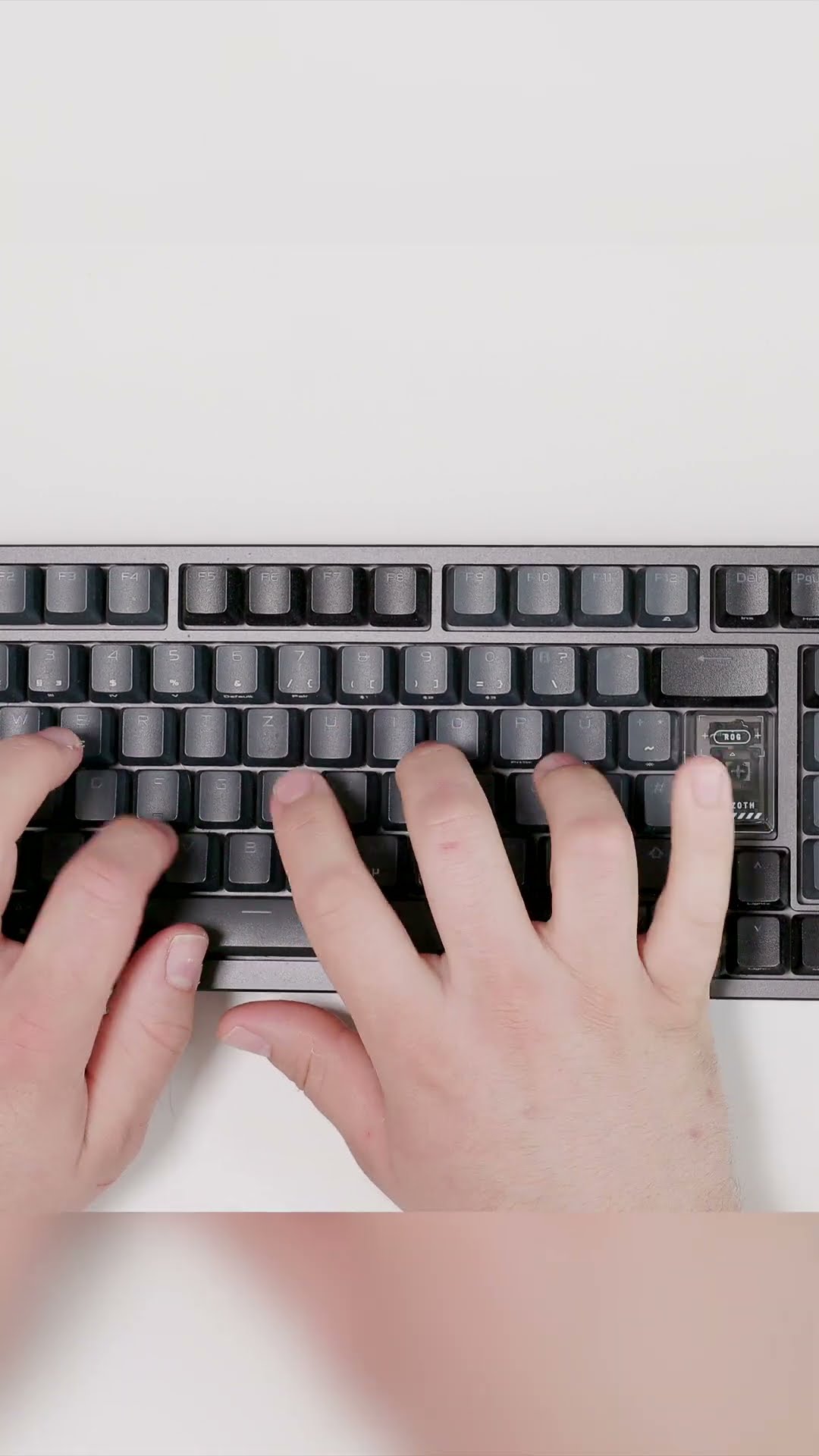 400-€-Tastatur mit Rapid-Trigger & OLED-Display von ASUS - ASUS ROG Azoth 96 HE soll liefern
