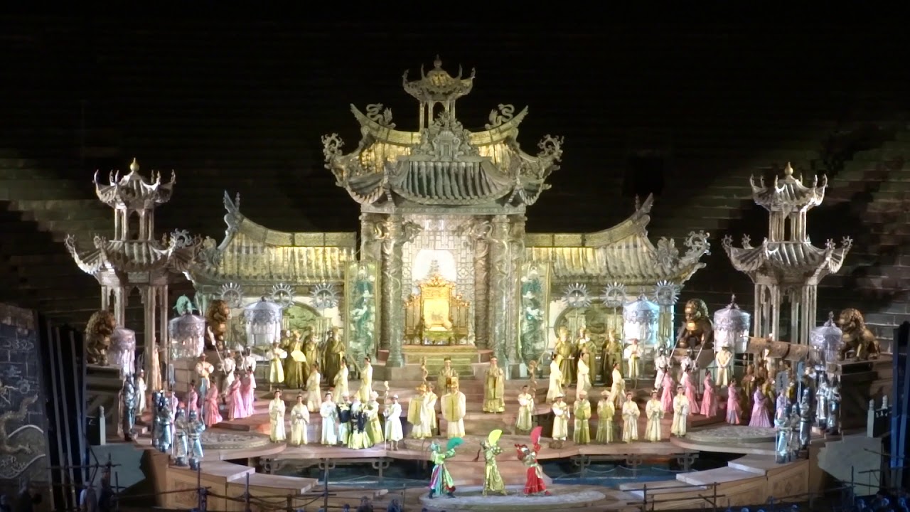 TURANDOT fine atto II, regia di F. Zeffirelli. dir. Daniel OREN