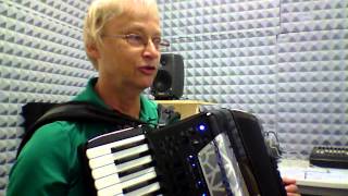 Roland 8X Accordion - a little country