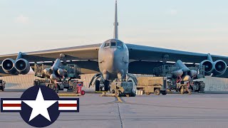 USAF. B-52H Stratofortress เครื่องบินทิ้งระเบิดทางยุทธศาสตร์พร้อมขีปนาวุธร่อน