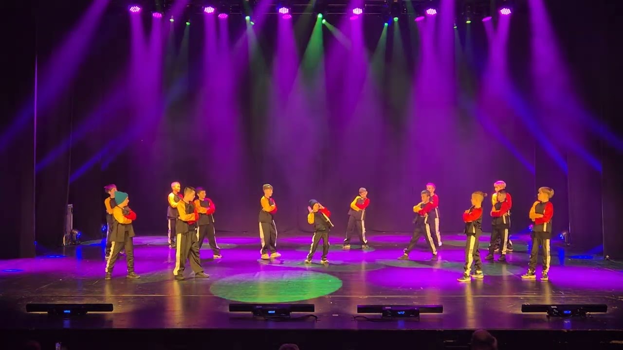 הופעת סוף שנה ברייקדאנס בינוניים סטודיו נייס